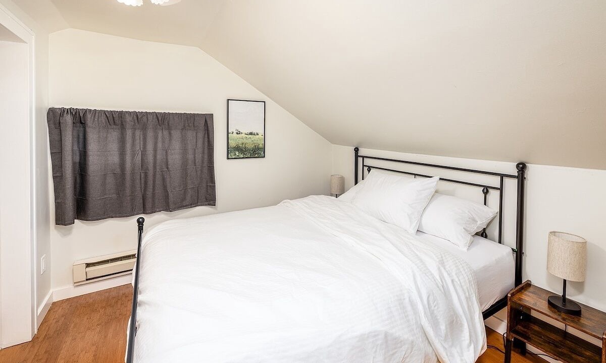 Photo of Bedroom in Northwest Everett