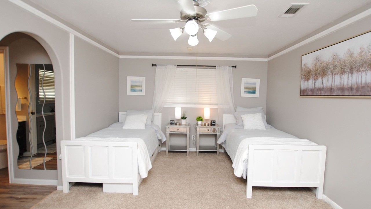Photo of Bedroom in Memorial Parkway