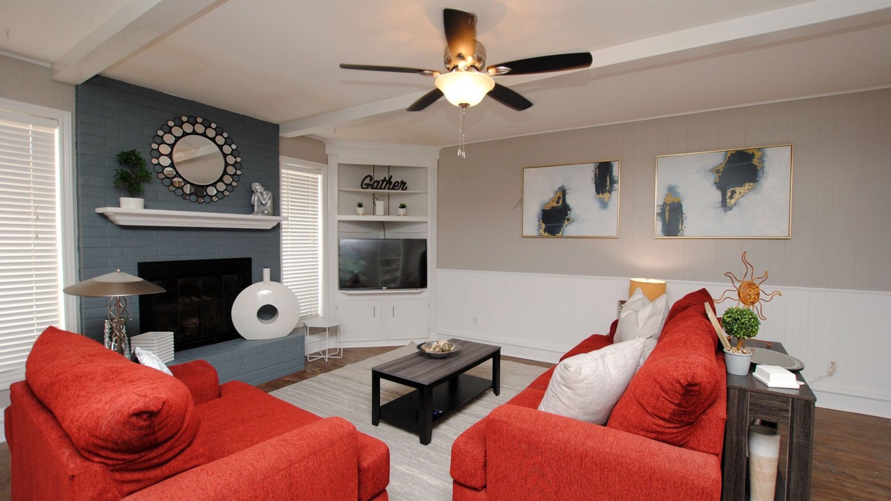 Photo of Livingroom in Memorial Parkway
