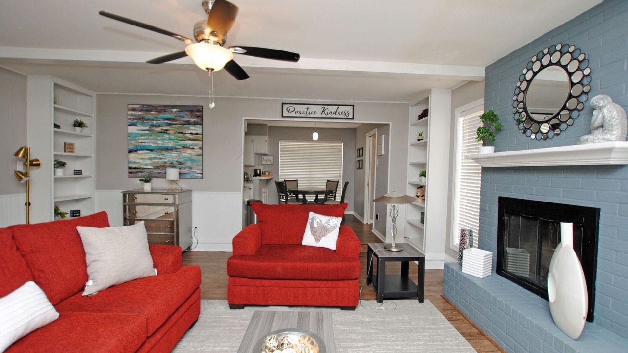 Photo of Livingroom in Memorial Parkway