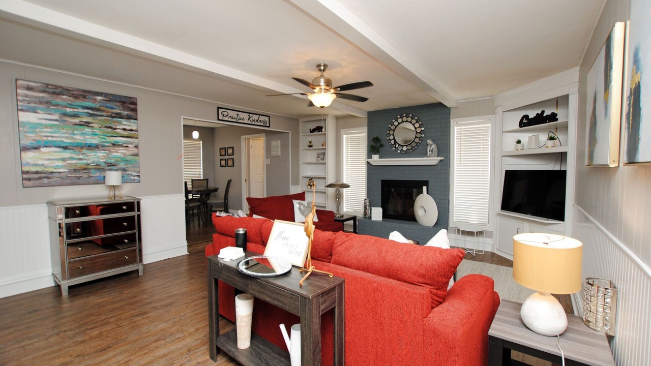Photo of Livingroom in Memorial Parkway