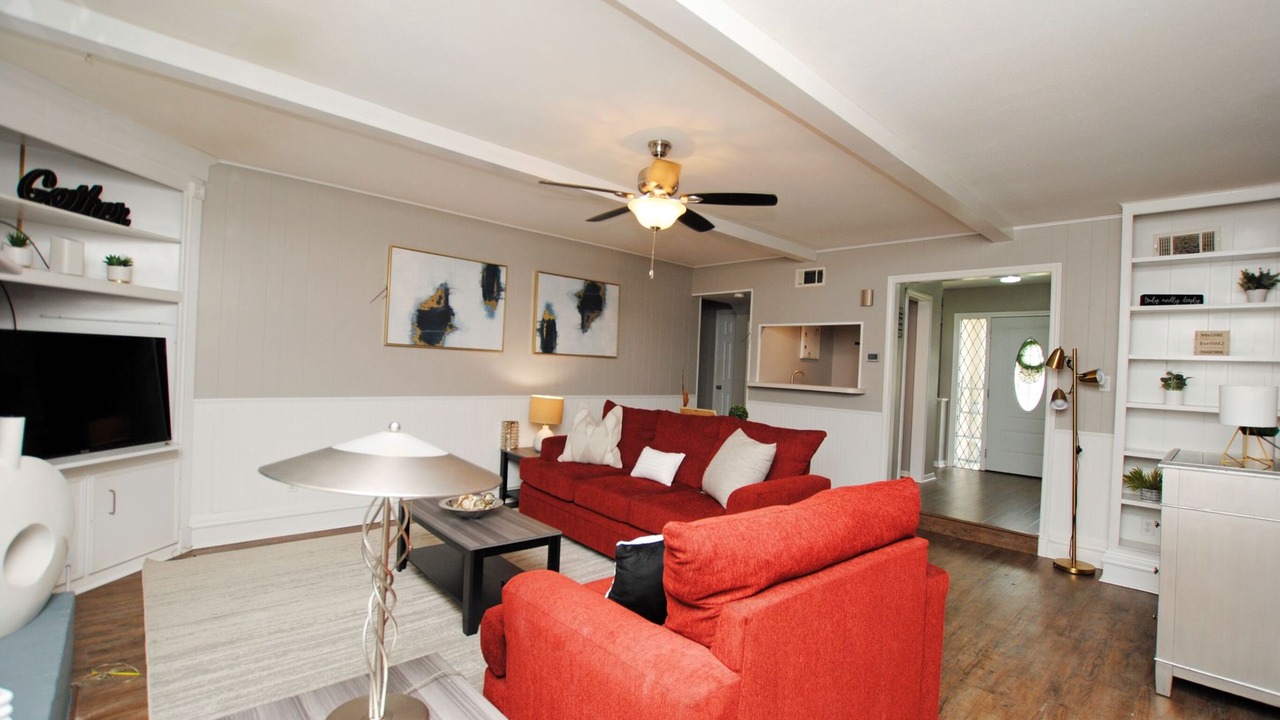 Photo of Livingroom in Memorial Parkway