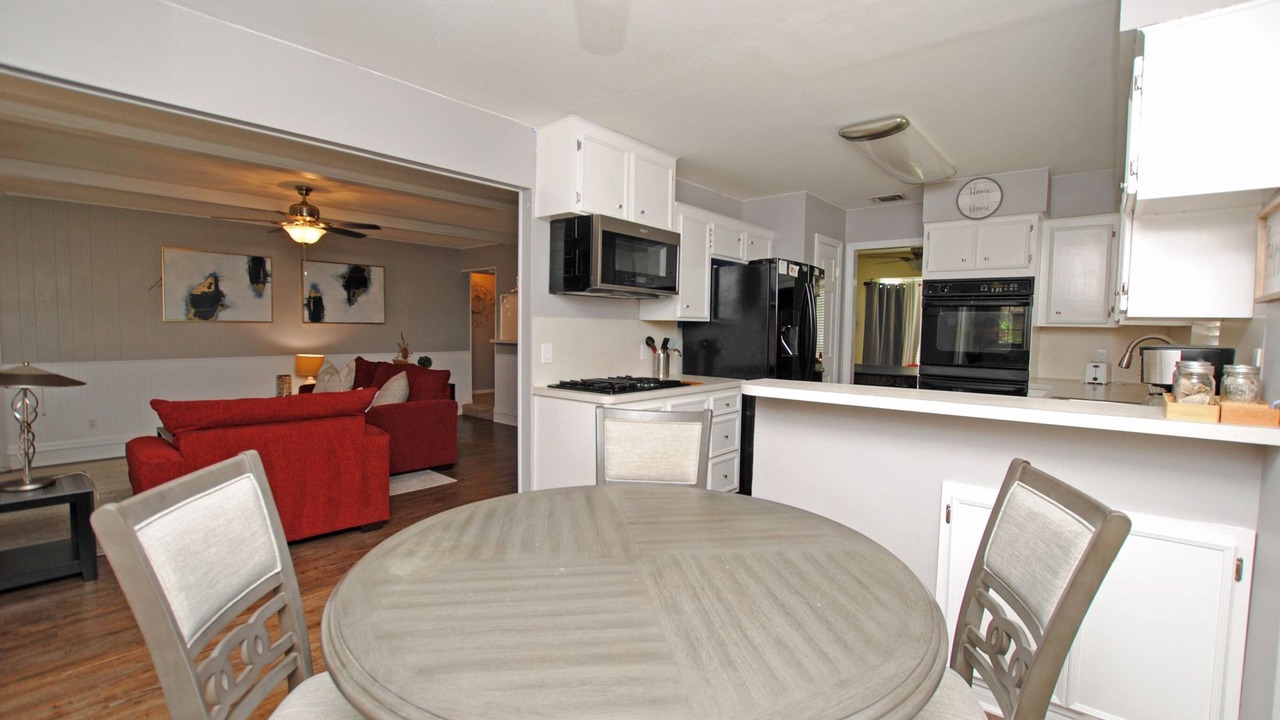 Photo of Kitchen in Memorial Parkway