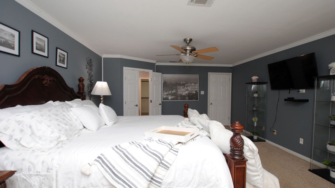 Photo of Bedroom in Memorial Parkway