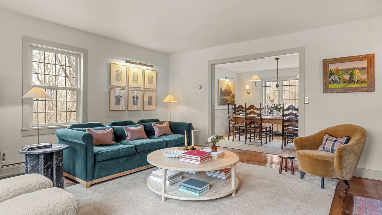 Photo of Livingroom in Roxbury