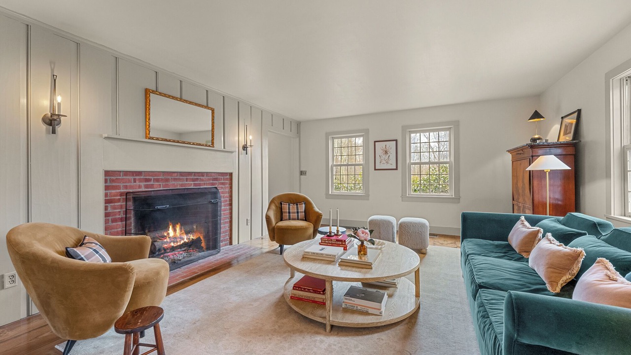 Photo of Livingroom in Roxbury