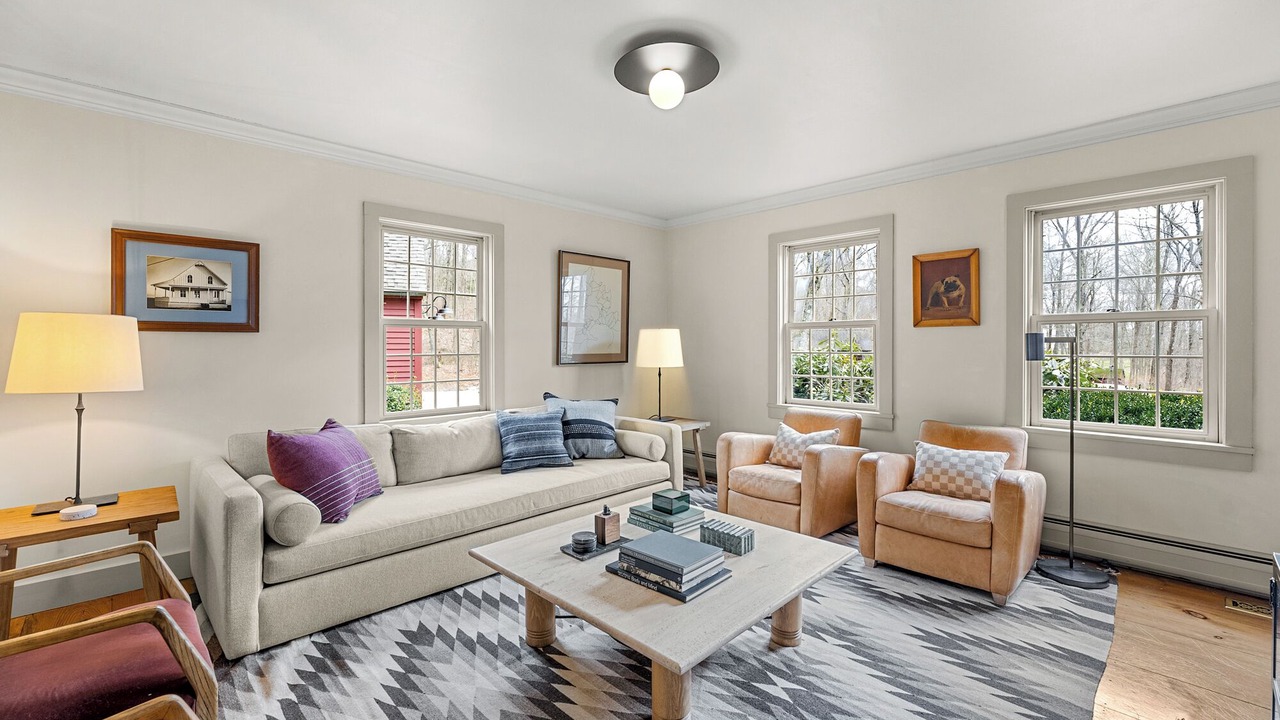 Photo of Livingroom in Roxbury