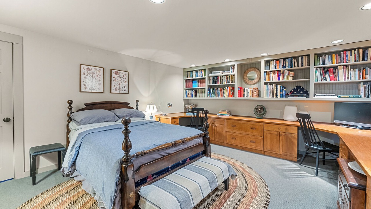 Photo of Bedroom in Roxbury