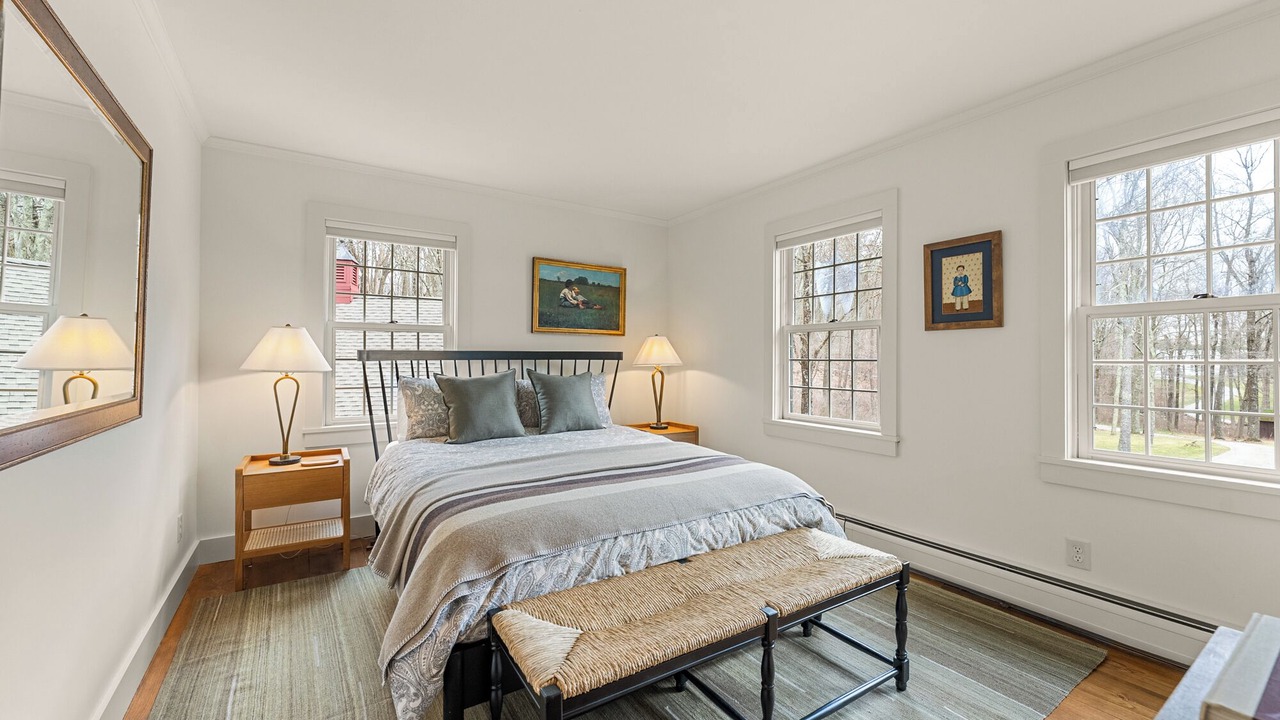 Photo of Bedroom in Roxbury