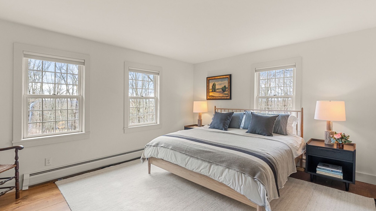 Photo of Bedroom in Roxbury