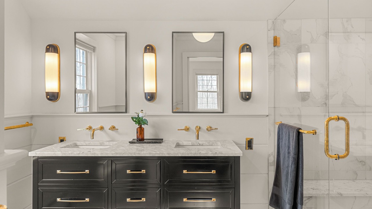 Photo of Bathroom in Roxbury