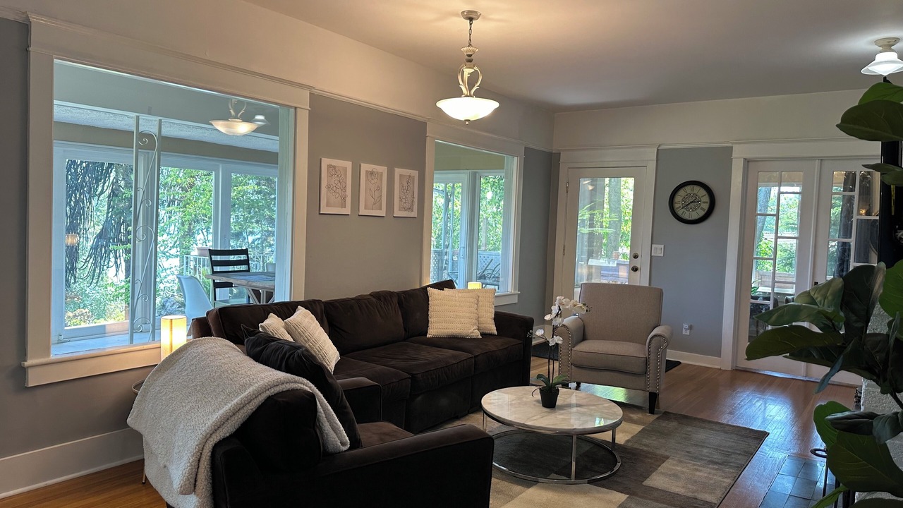 Photo of Livingroom in Lake Forest Park