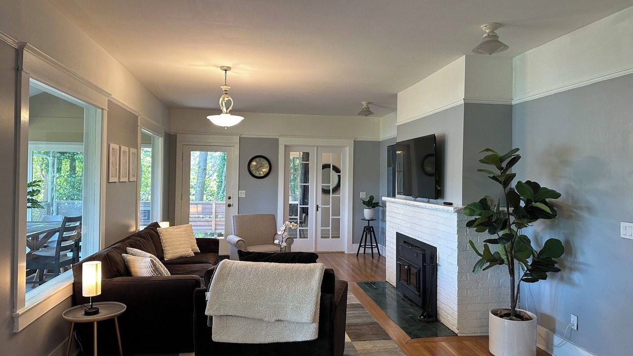 Photo of Livingroom in Lake Forest Park