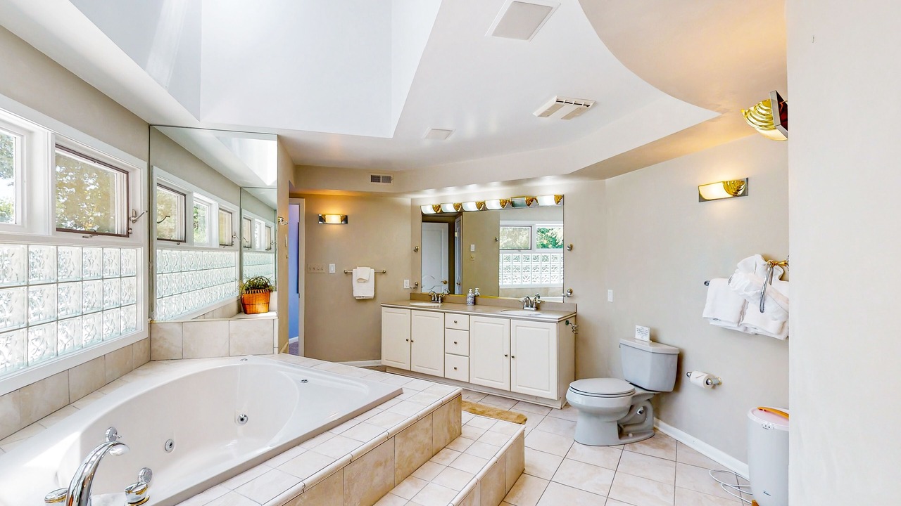 Photo of Bathroom in Parole