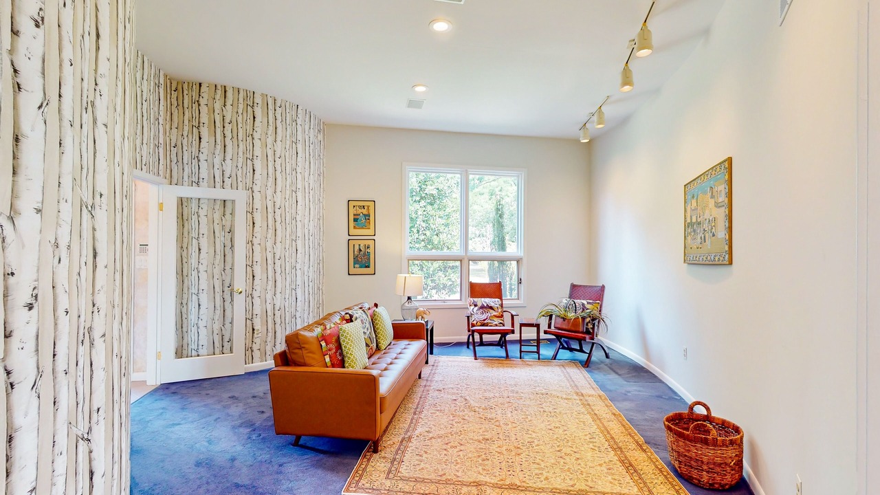 Photo of Livingroom in Parole