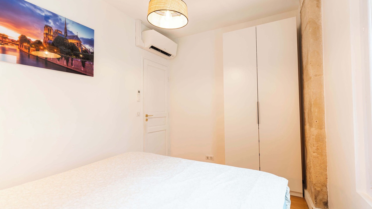 Photo of Bedroom in 17th Arrondissement