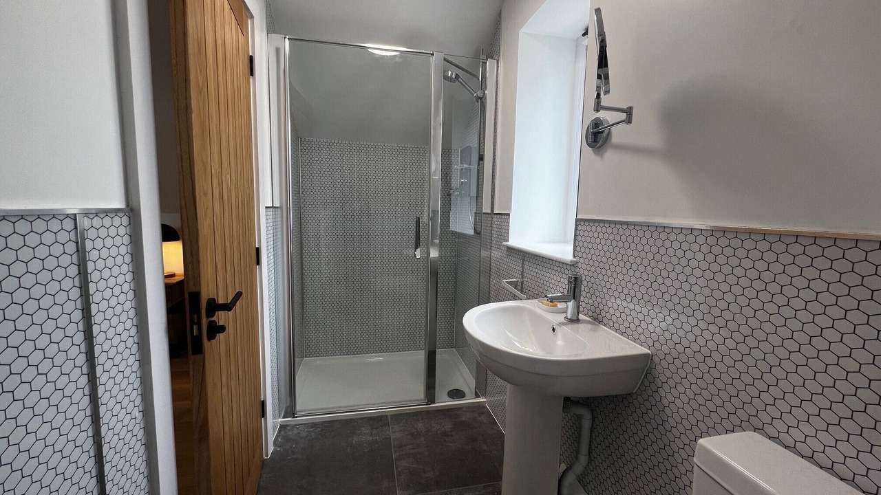 Photo of Others in Bettws Newydd