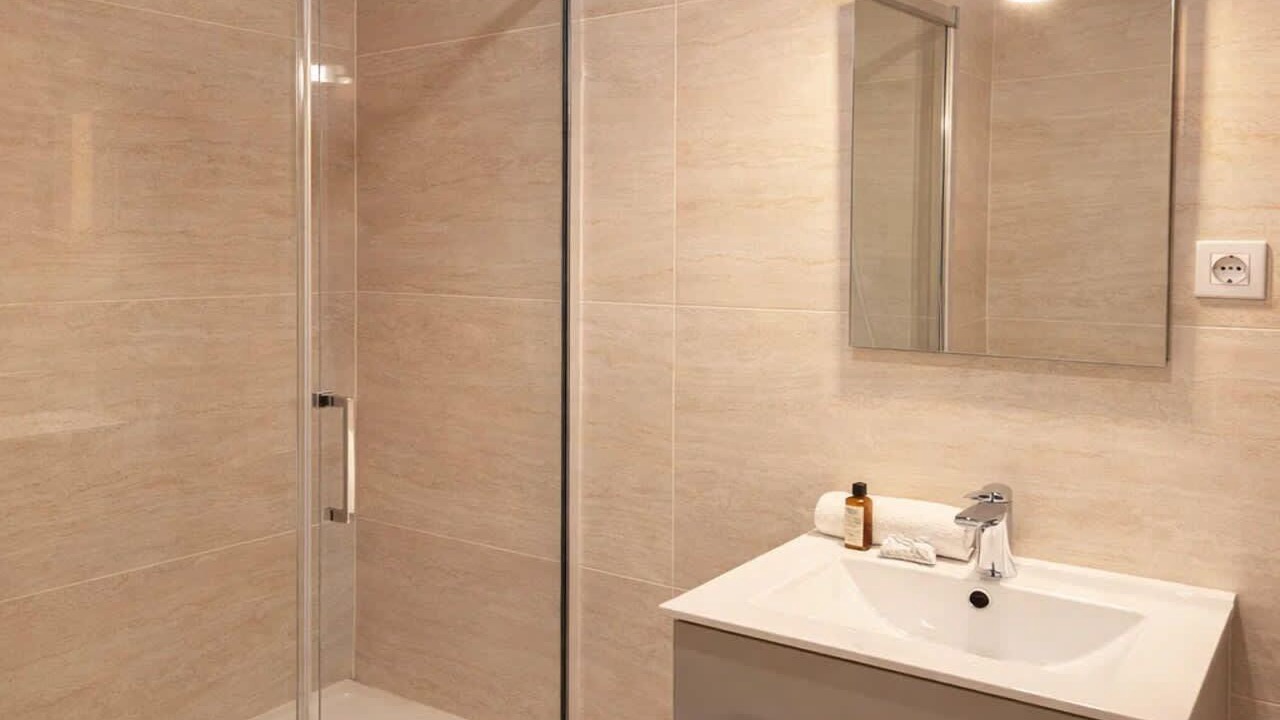 Photo of Bathroom in Saint-Lambert