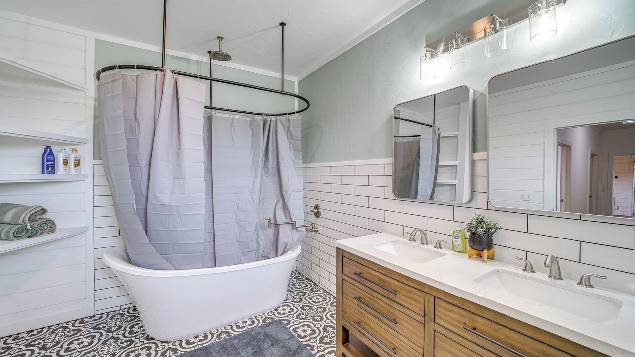 Photo of Bathroom in Vinita