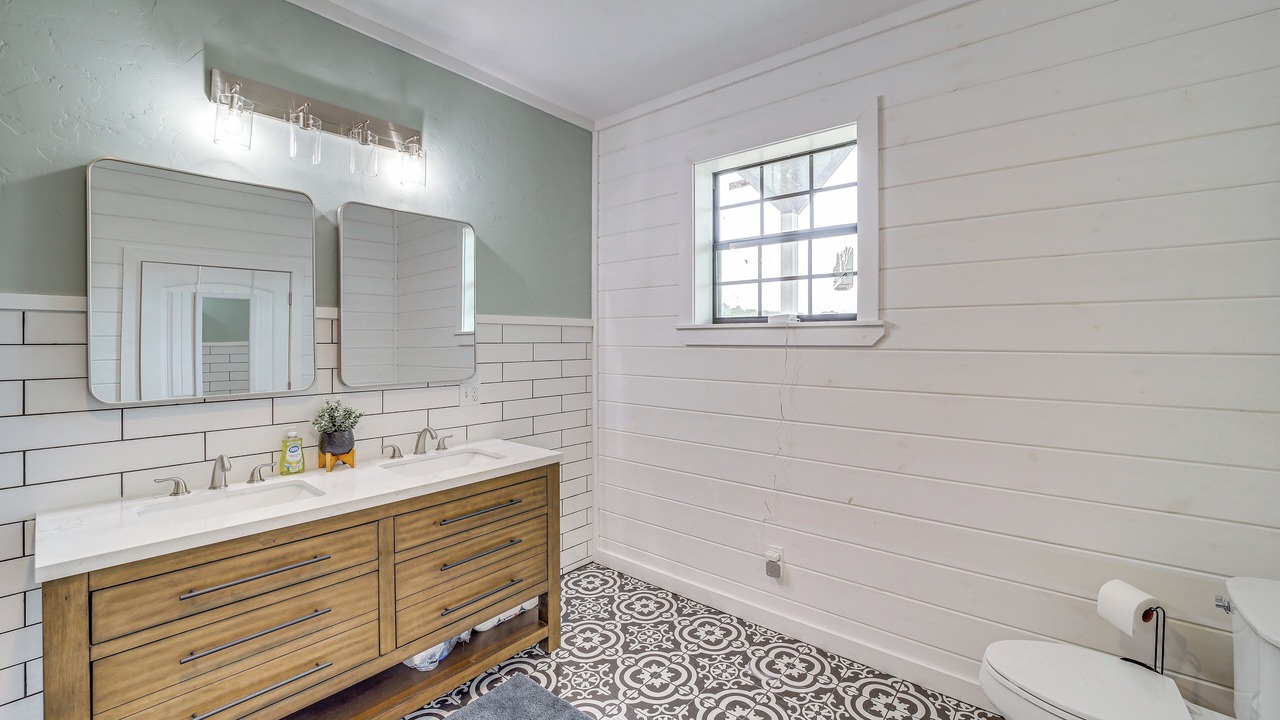 Photo of Bathroom in Vinita