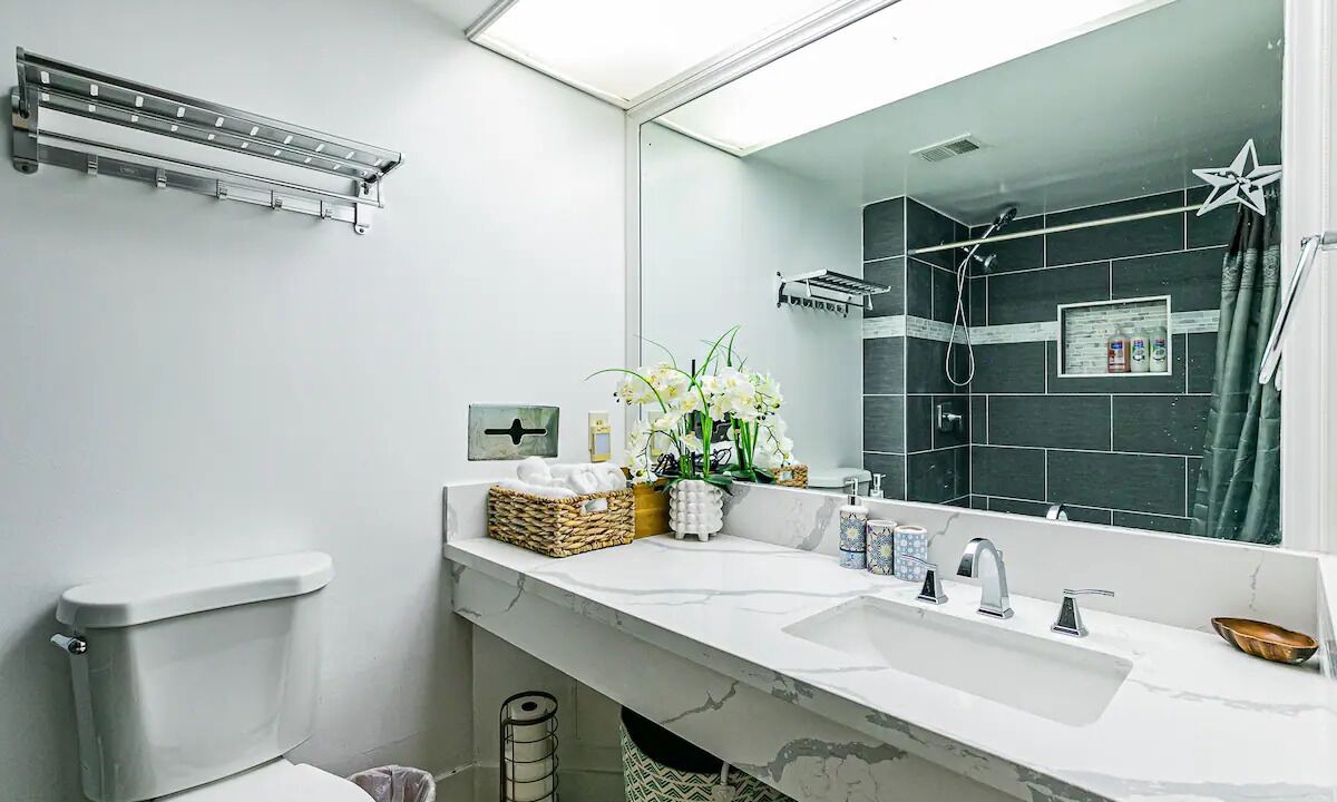 Photo of Bathroom in Hilo