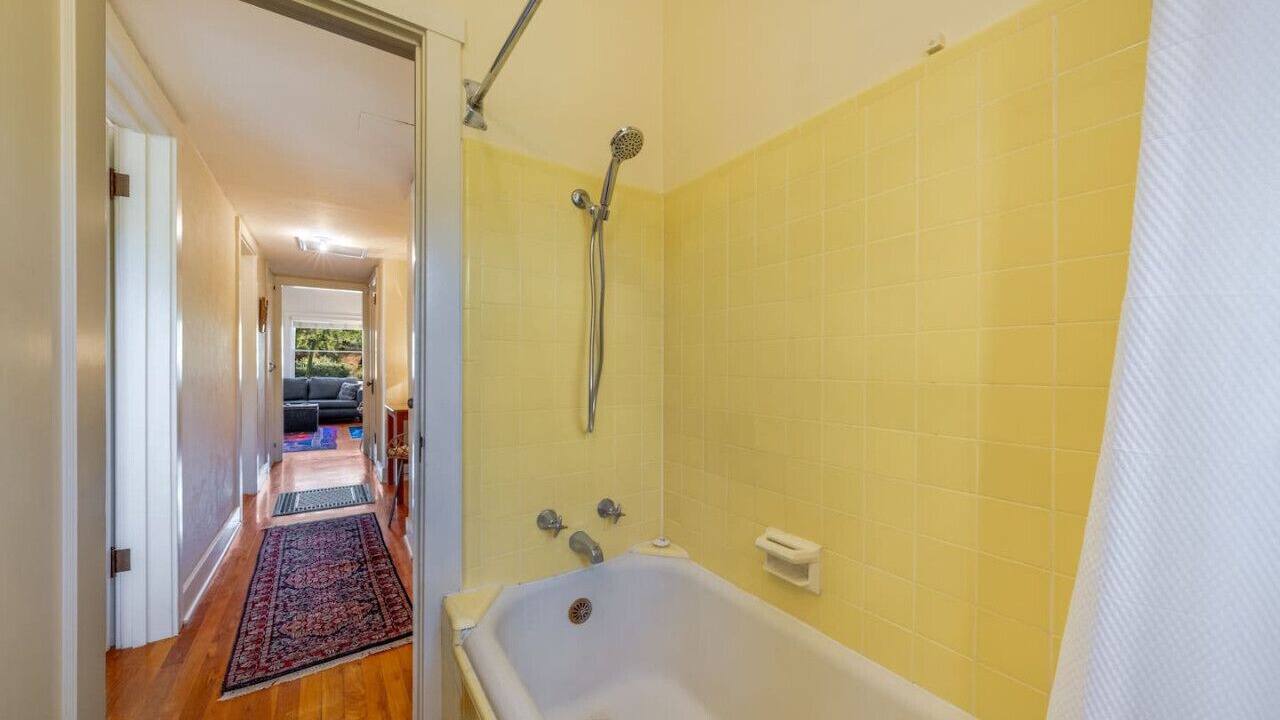 Photo of Bathroom in Sam Hughes