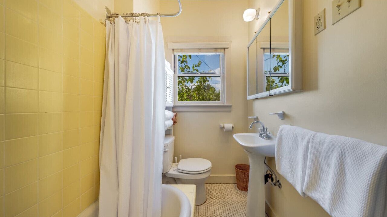 Photo of Bathroom in Sam Hughes