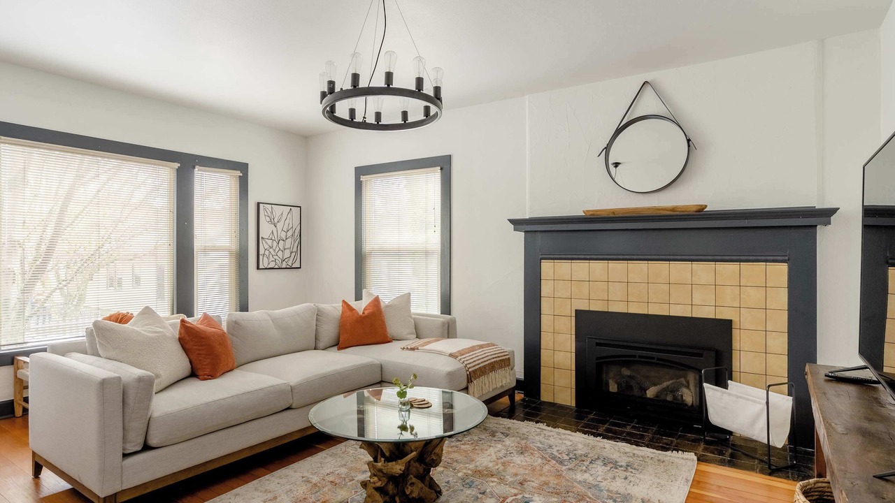 Photo of Livingroom in Belmont