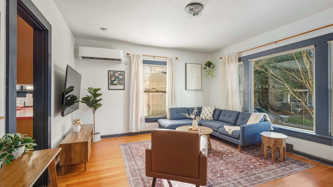 Photo of Livingroom in Belmont