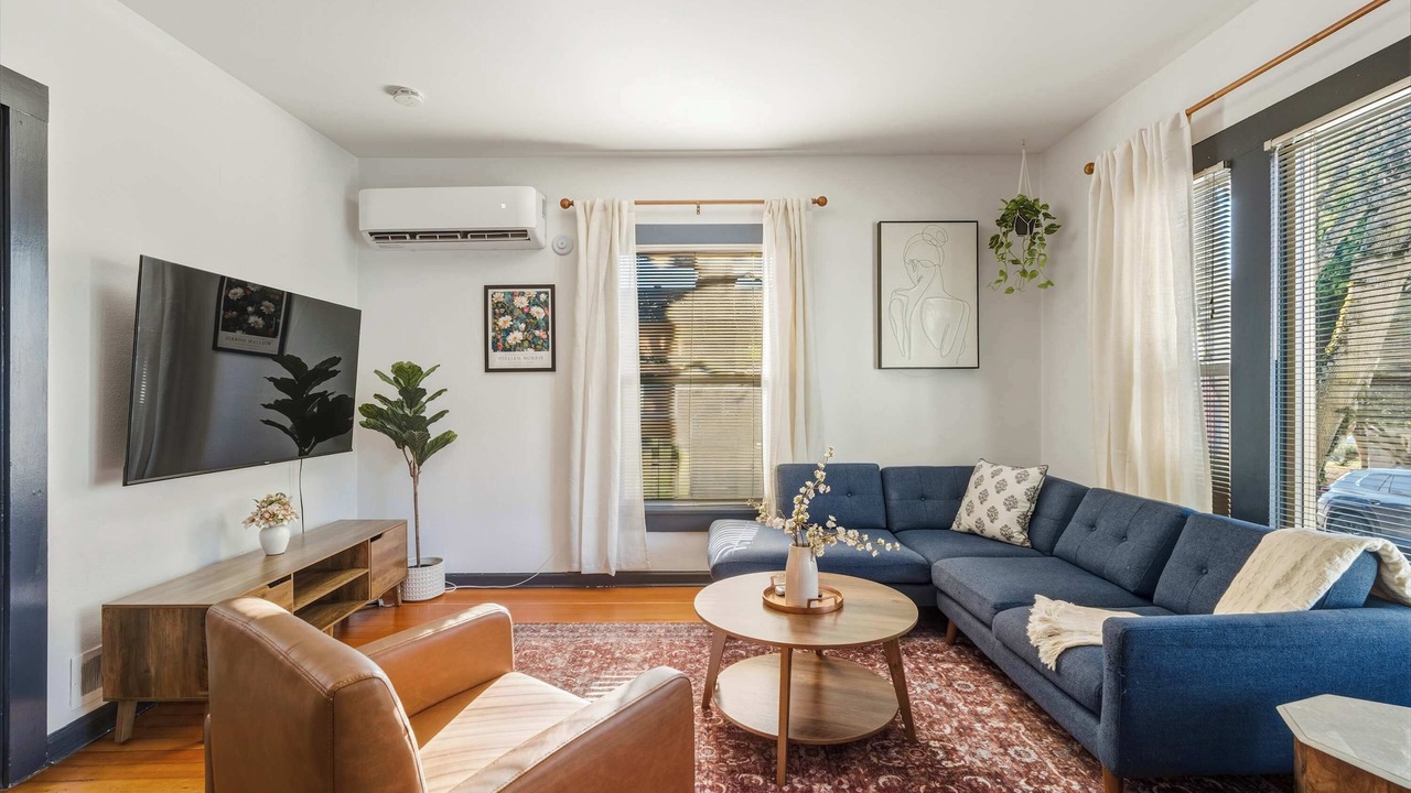 Photo of Livingroom in Belmont