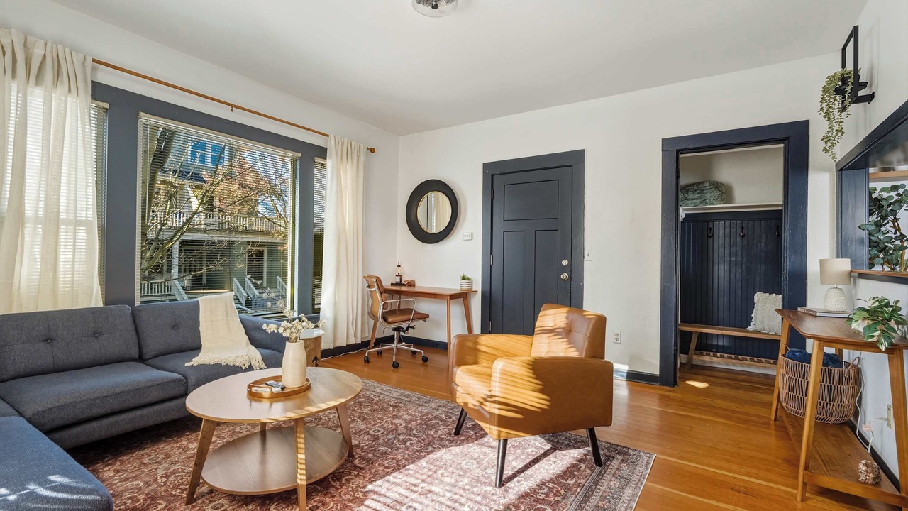 Photo of Livingroom in Belmont