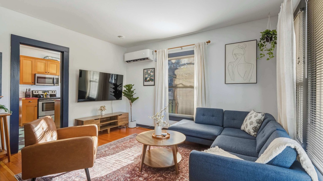 Photo of Livingroom in Belmont