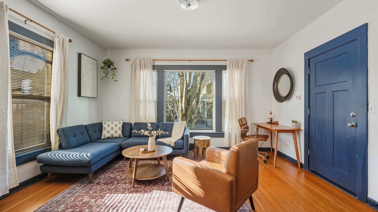 Photo of Livingroom in Belmont