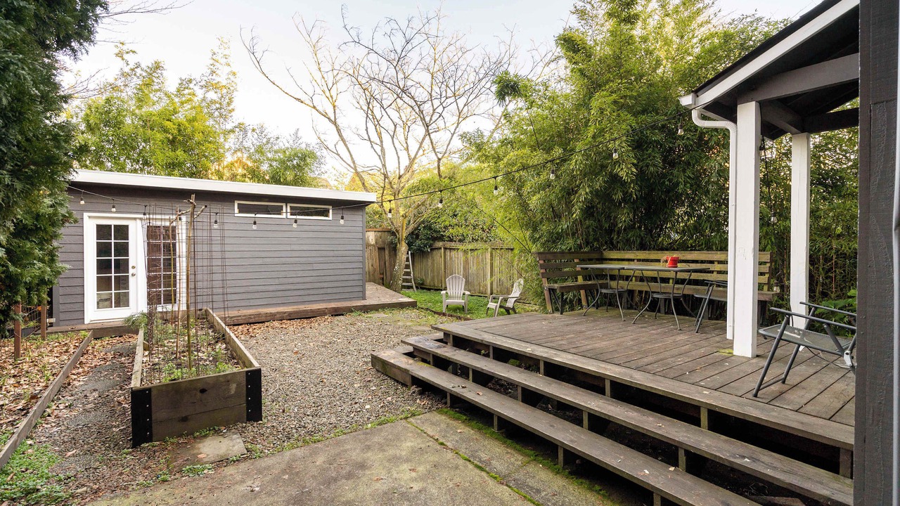 Photo of Patio Balcony in Alberta Arts District