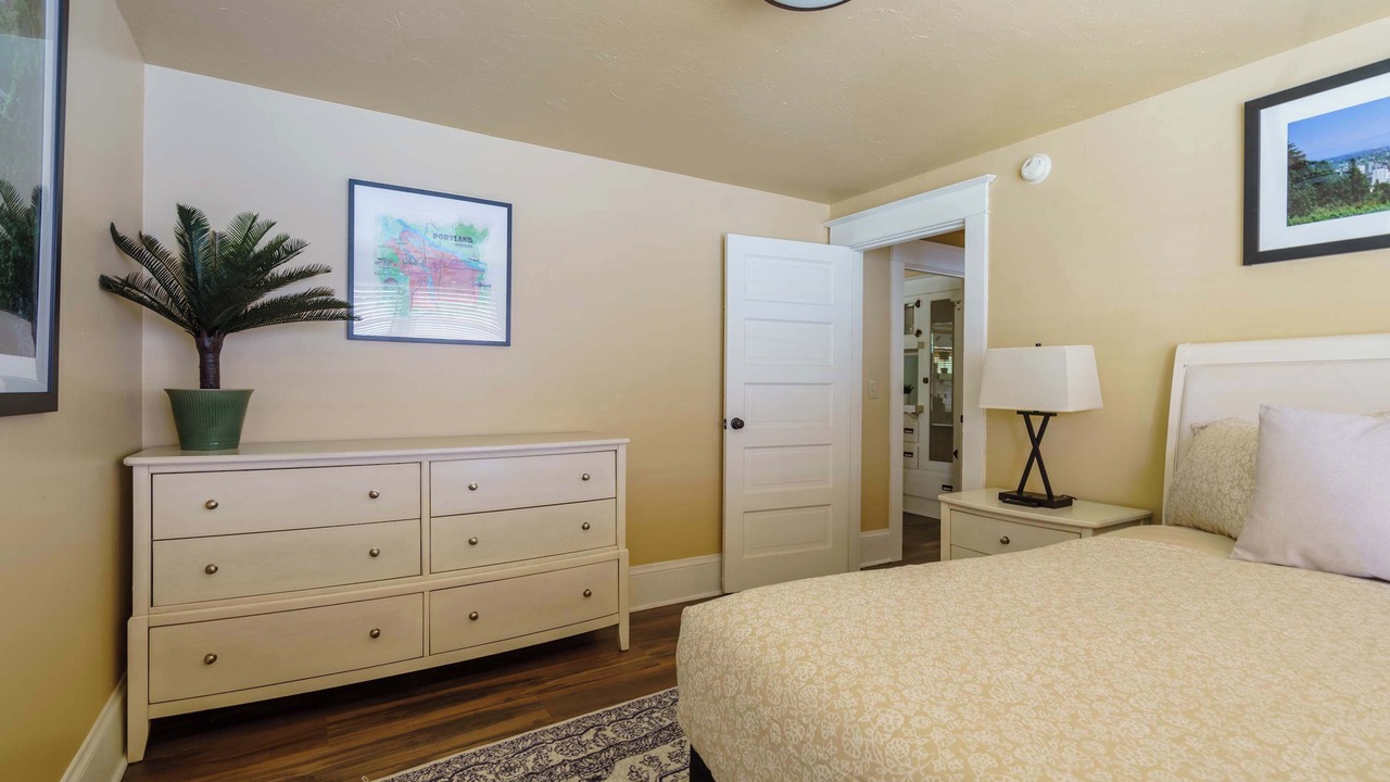 Photo of Bedroom in Creston - Kenilworth