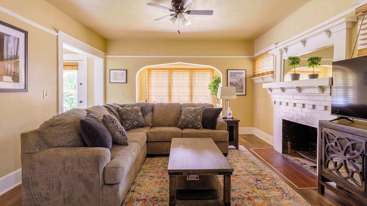 Photo of Livingroom in Creston - Kenilworth