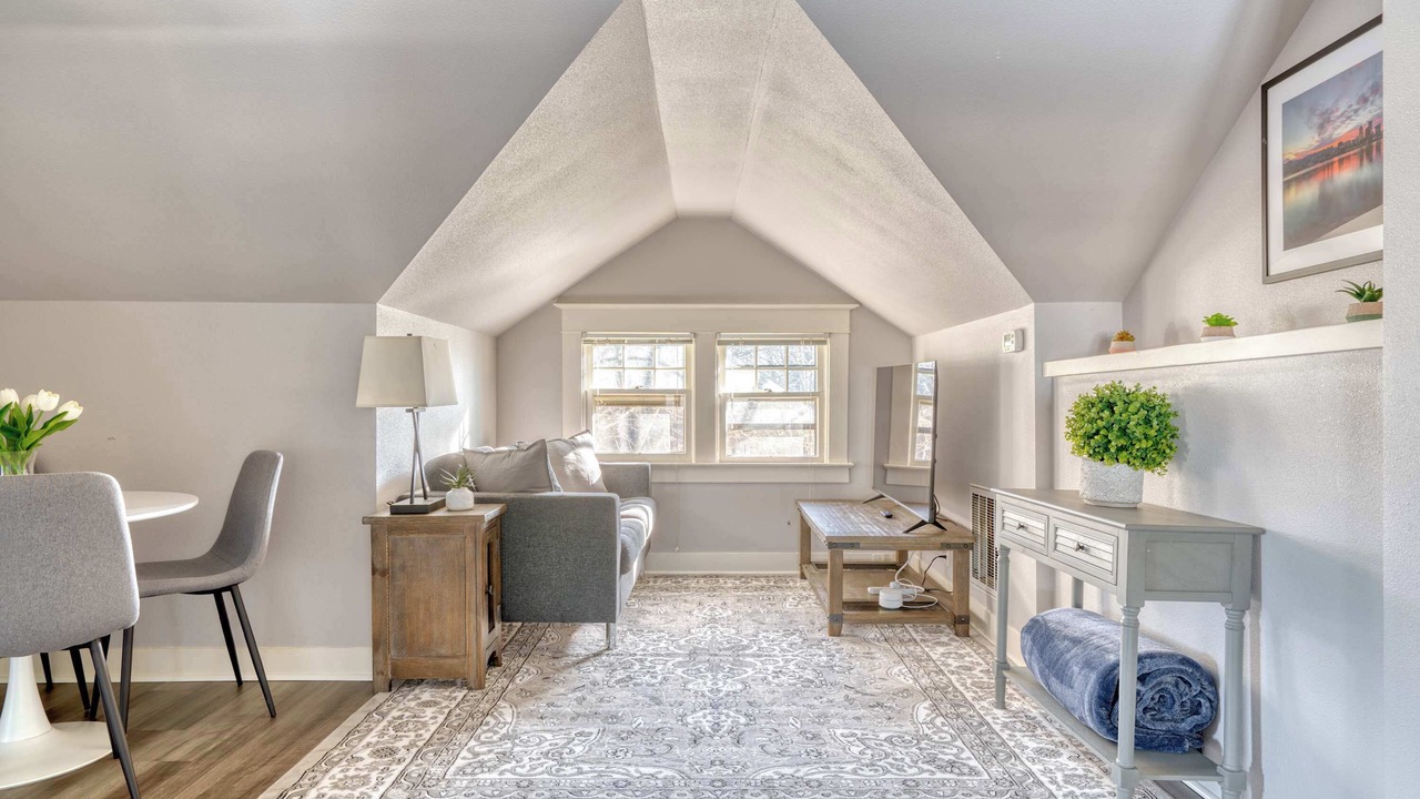 Photo of Livingroom in Creston - Kenilworth