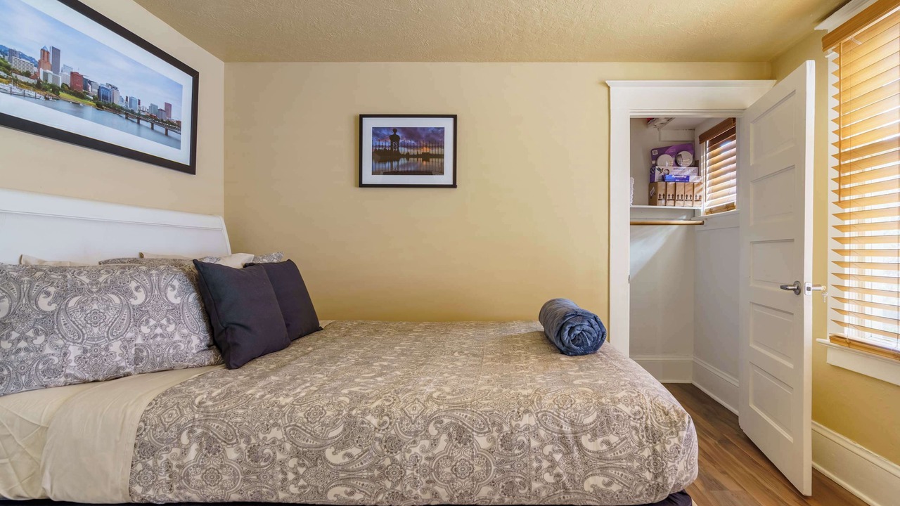 Photo of Bedroom in Creston - Kenilworth