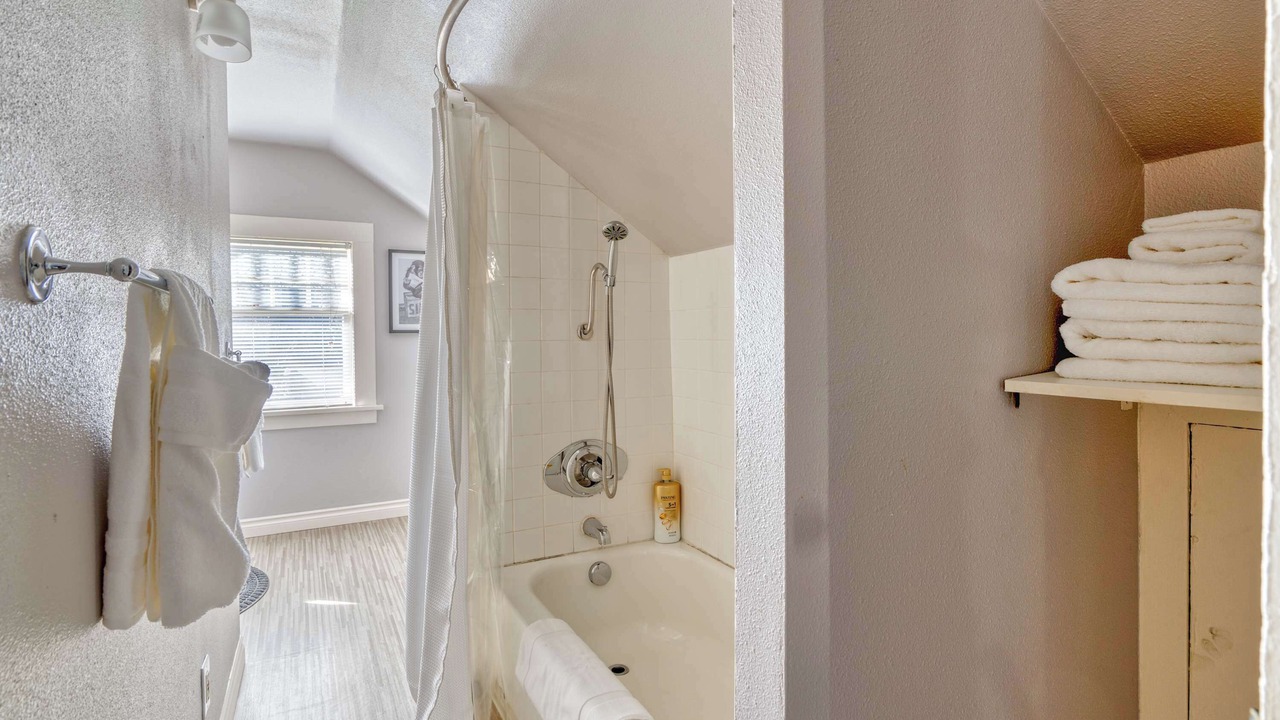 Photo of Bathroom in Creston - Kenilworth