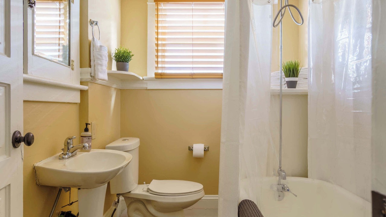 Photo of Bathroom in Creston - Kenilworth