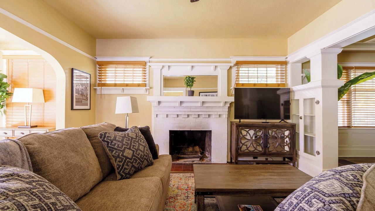 Photo of Livingroom in Creston - Kenilworth