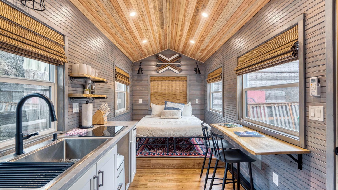 Photo of Bedroom in Hosford-Abernethy