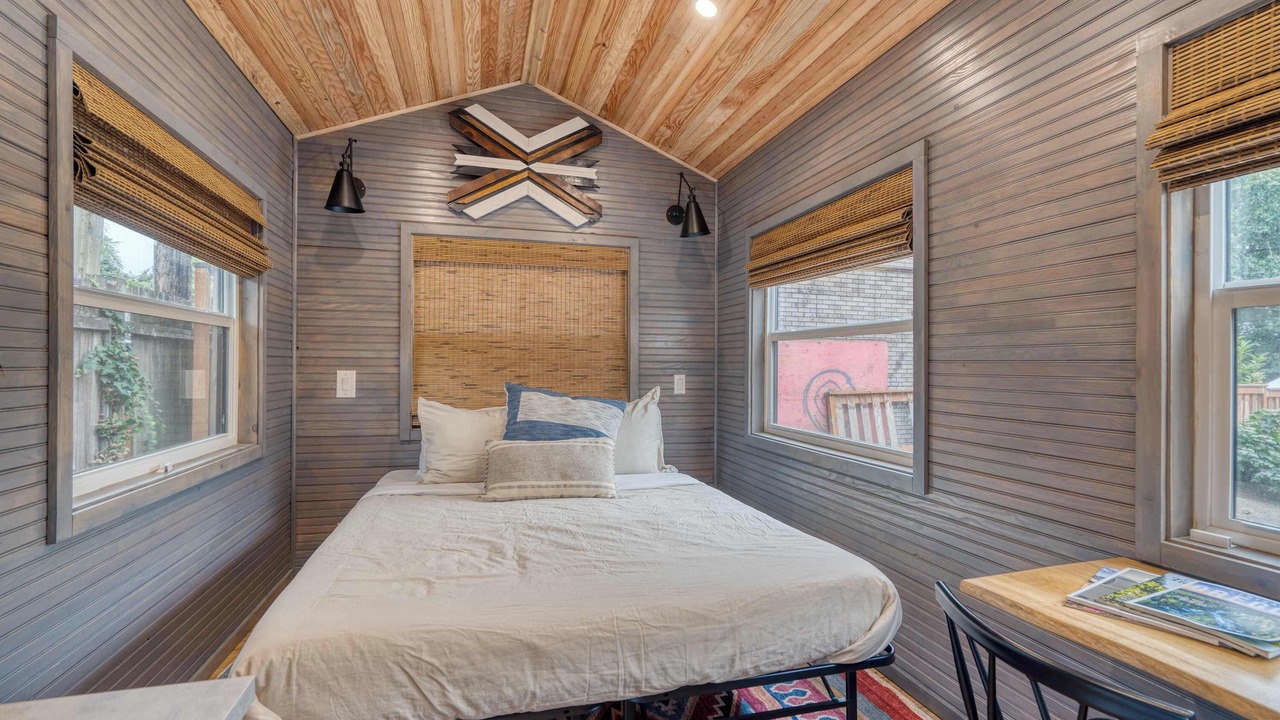 Photo of Bedroom in Hosford-Abernethy