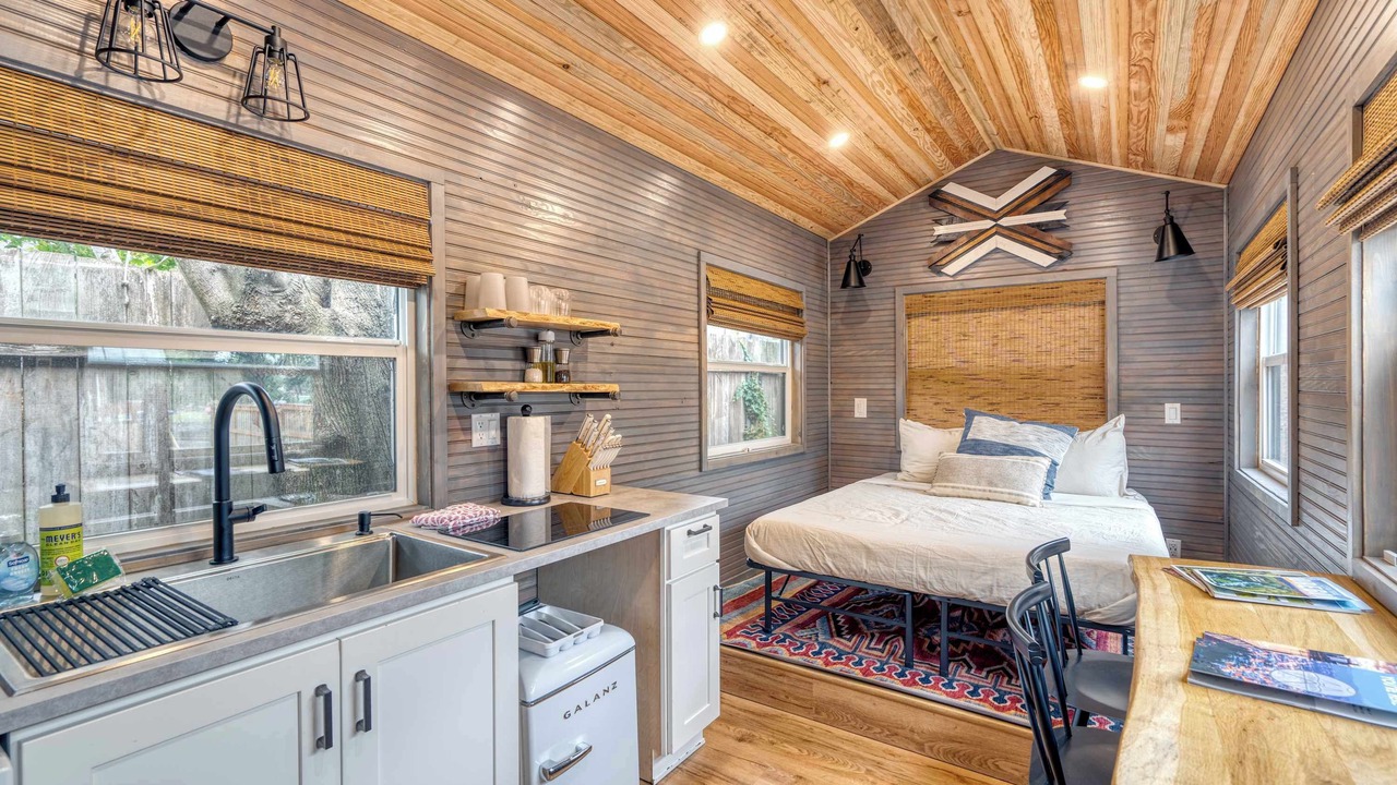 Photo of Bedroom in Hosford-Abernethy