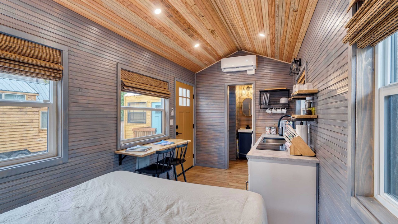 Photo of Bedroom in Hosford-Abernethy