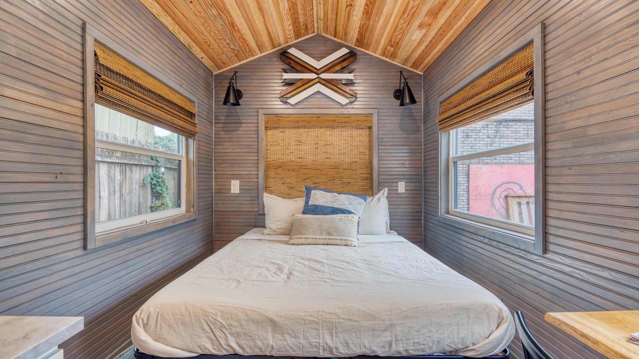 Photo of Bedroom in Hosford-Abernethy