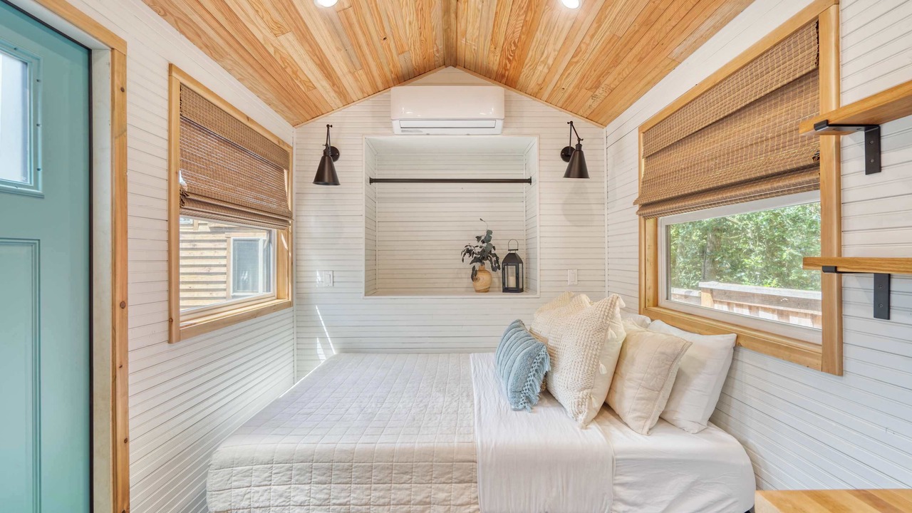 Photo of Bedroom in Hosford-Abernethy