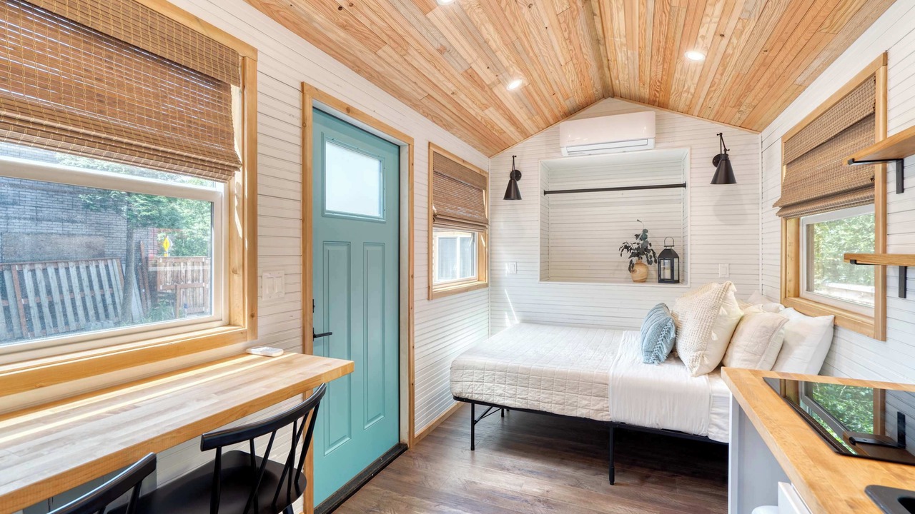 Photo of Bedroom in Hosford-Abernethy