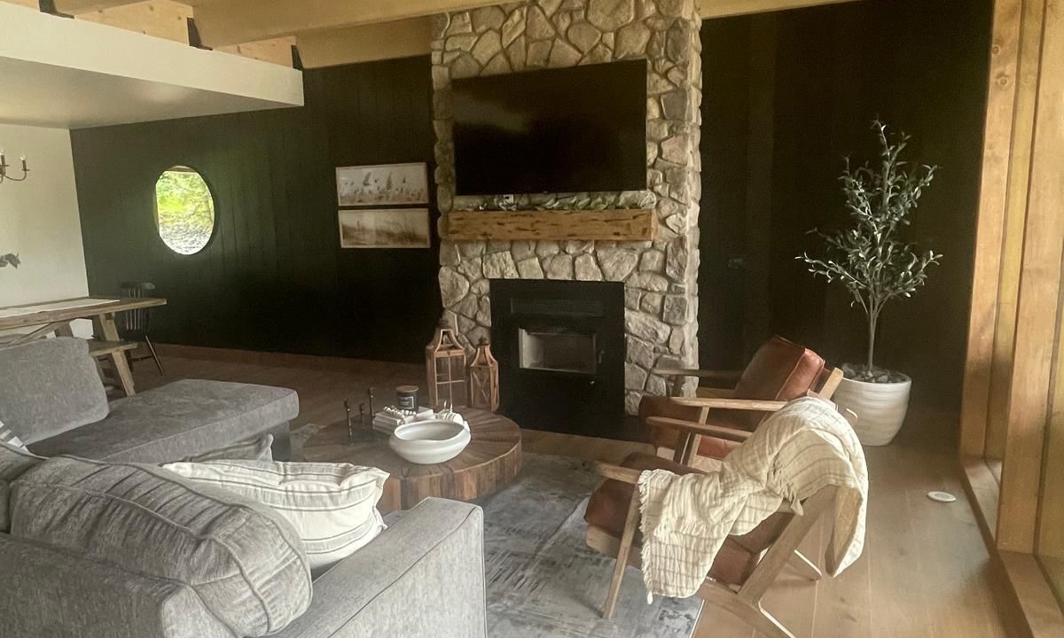 Photo of Livingroom in West Hawk Lake