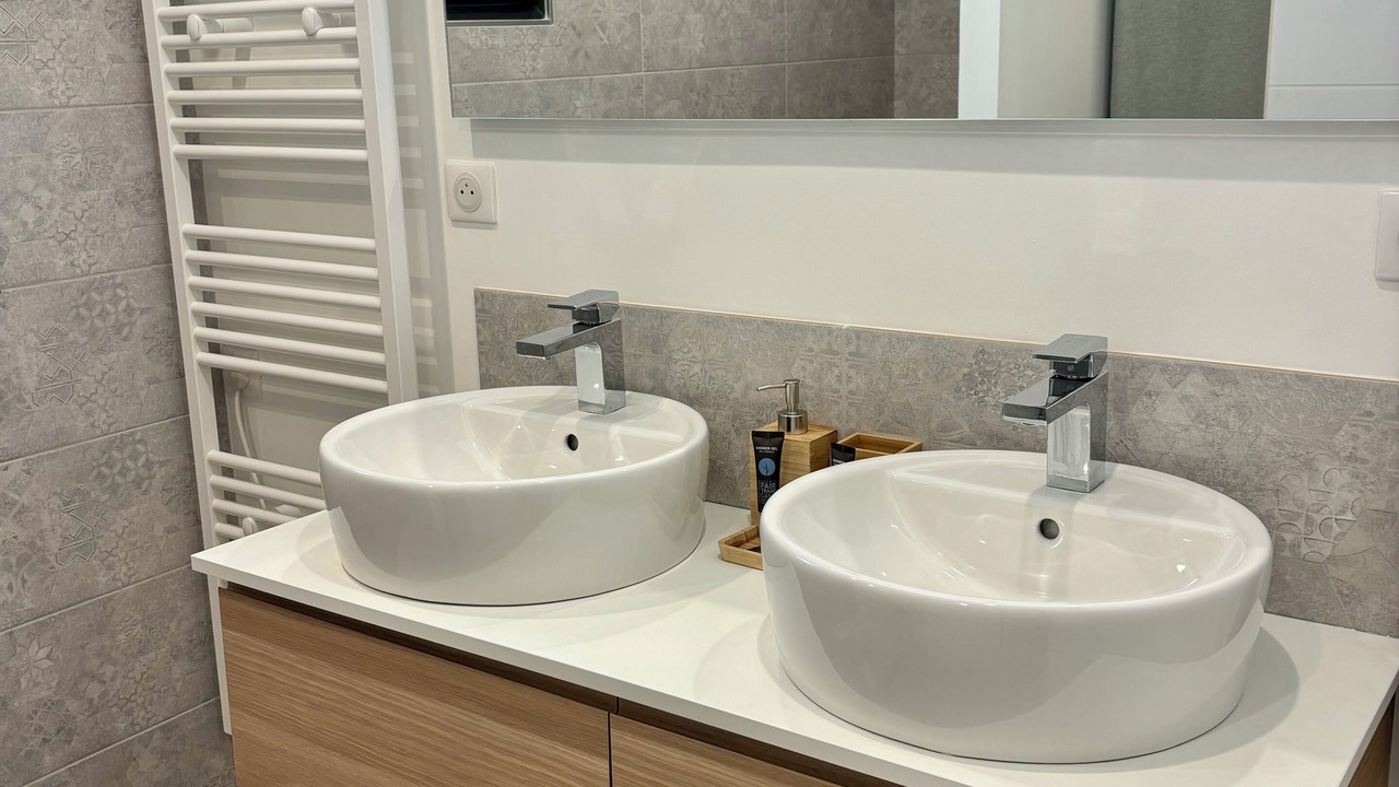 Photo of Bathroom in Molleges